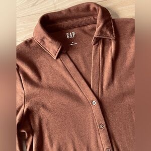 GAP Modern Button-Up V-Neck Long Sleeve T-Shirt